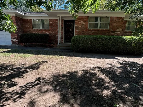 1306 Elmwood St, Gainesville, TX 76240