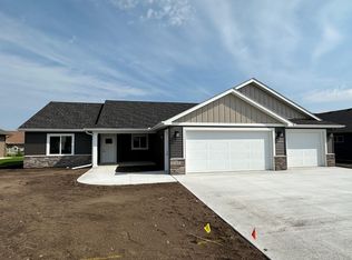 1690 Hurst Castle Rd, Saint Cloud, MN 56303