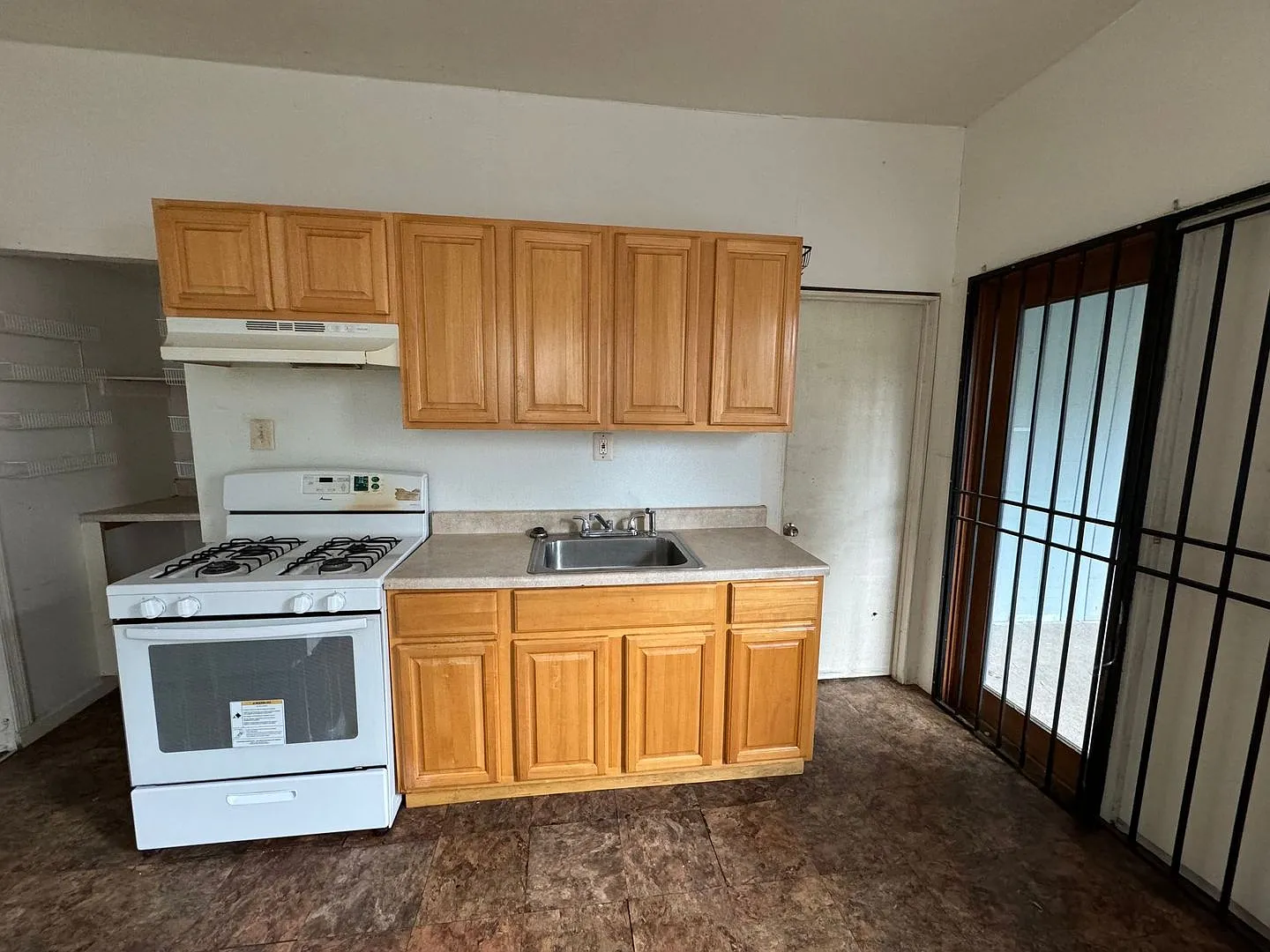 1016 Pine St — Photo 2