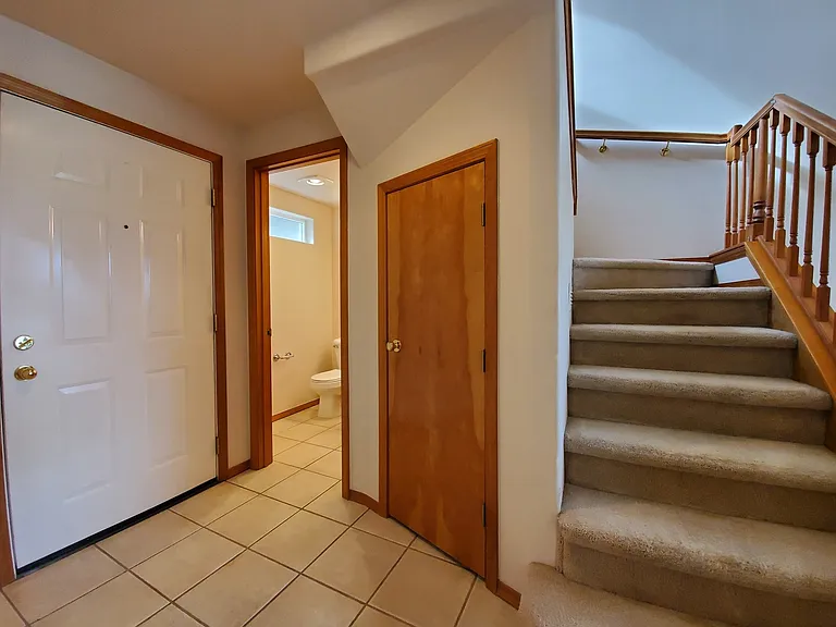 427 Columbia Point Dr — Photo 3