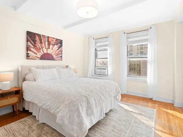 1435 Lexington Avenue image 4 of 10