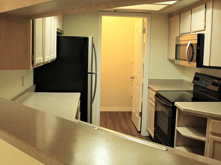 5104 N 32nd St #214 — Photo 2