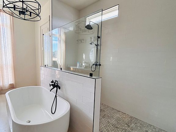 5th image of 450 Lucky Rdg