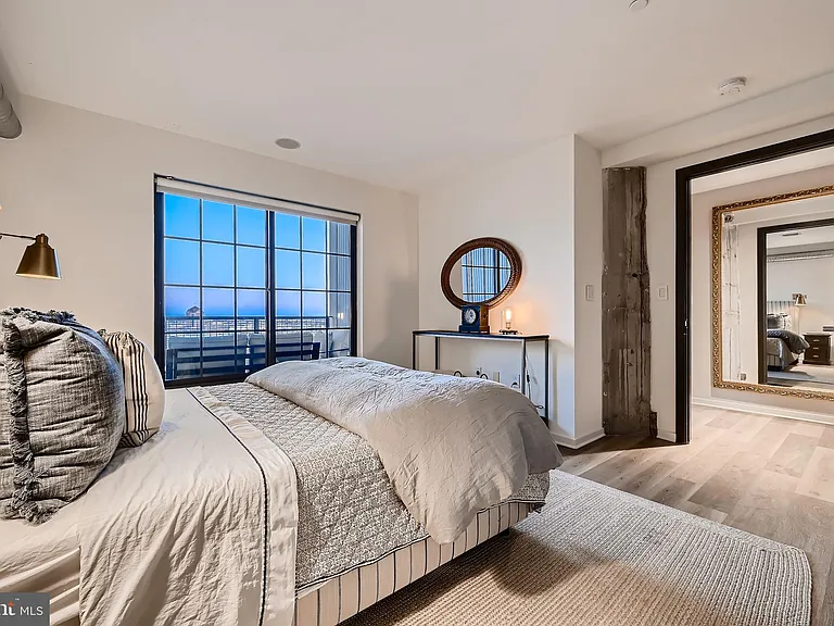 1200 Steuart St #1611 — Photo 25