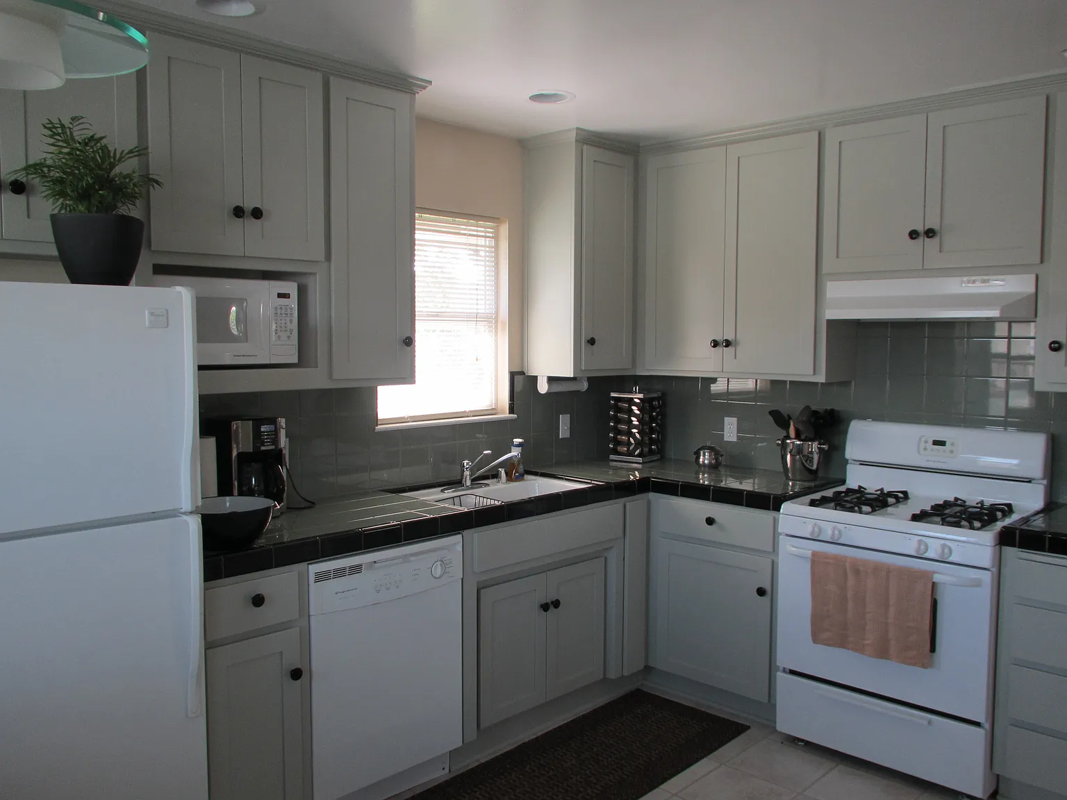 2 bed, 875 sqft, $3,000 — Photo 3