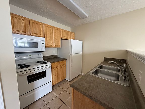 4th image of 345 Kelly Rd #3