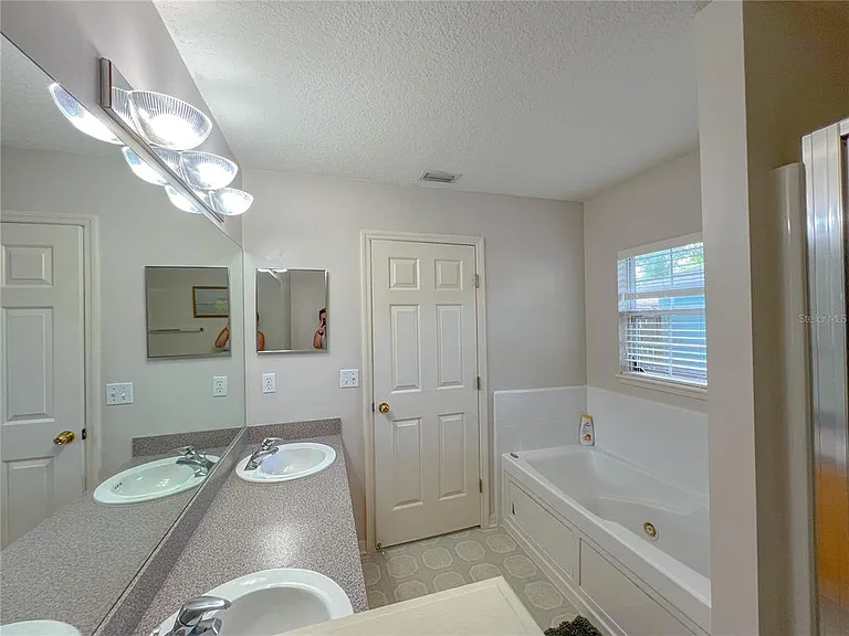 6725 SW 83rd Ter — Photo 11