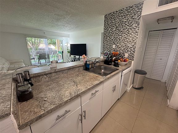 5th image of 10610 SW 158th Ct APT 206