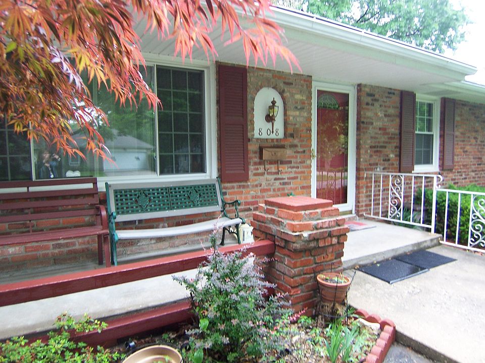 1st image of 808 NE Orchard Dr