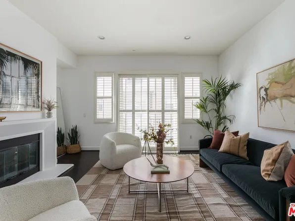 10878 Bloomfield St #305, Toluca Lake, CA 91602