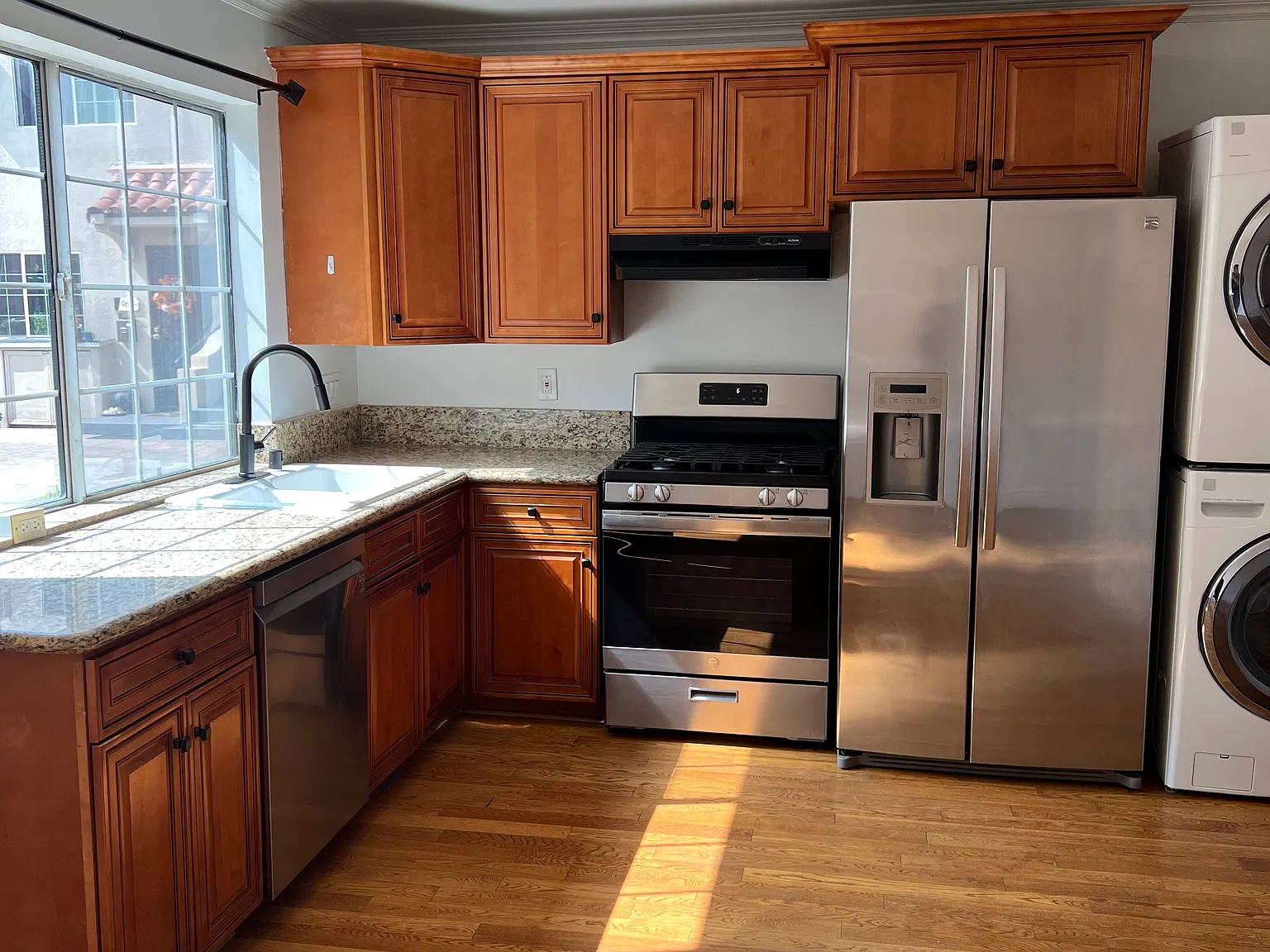 2 bed, 800 sqft, $2,599 — Photo 1