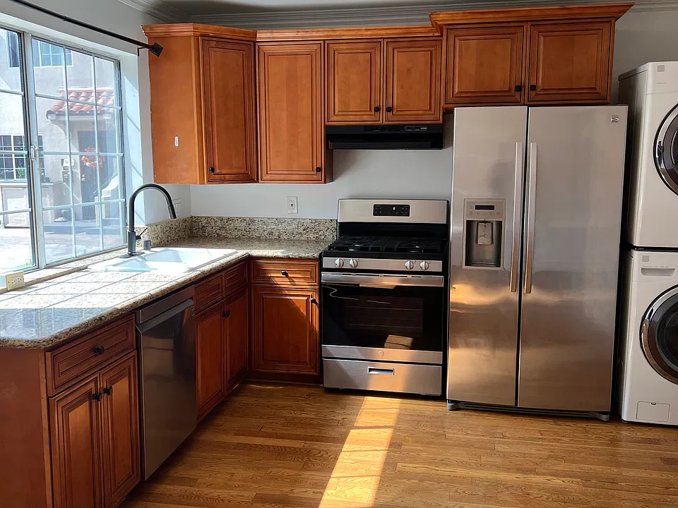 967 N Serrano Ave #1/2