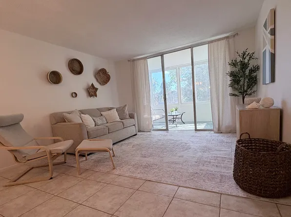 2650 NW 49th Avenue #327, Lauderdale Lakes, FL 33313