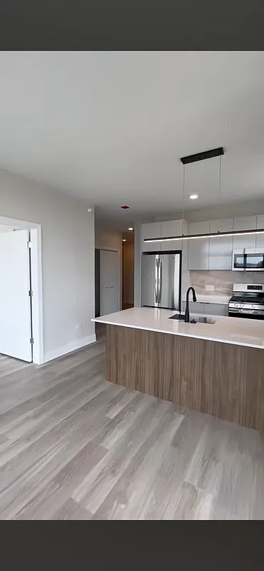 2 bed, 2.0 bath, 980 sqft, $4,090 — Photo 1