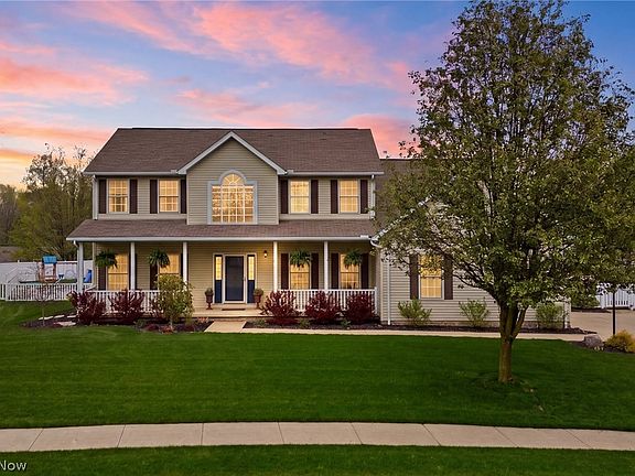 3rd image of 895 Williamsburg Ct