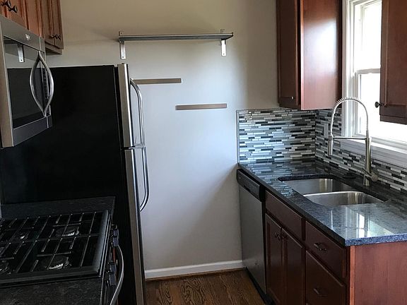 4th image of 7538 Flora Ave