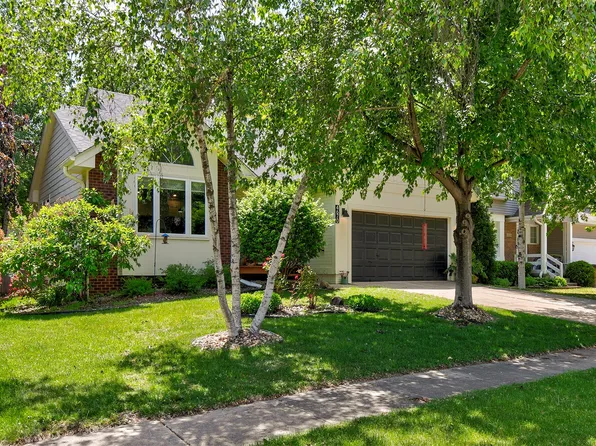 4670 Meadow Valley Dr, West Des Moines, IA 50265