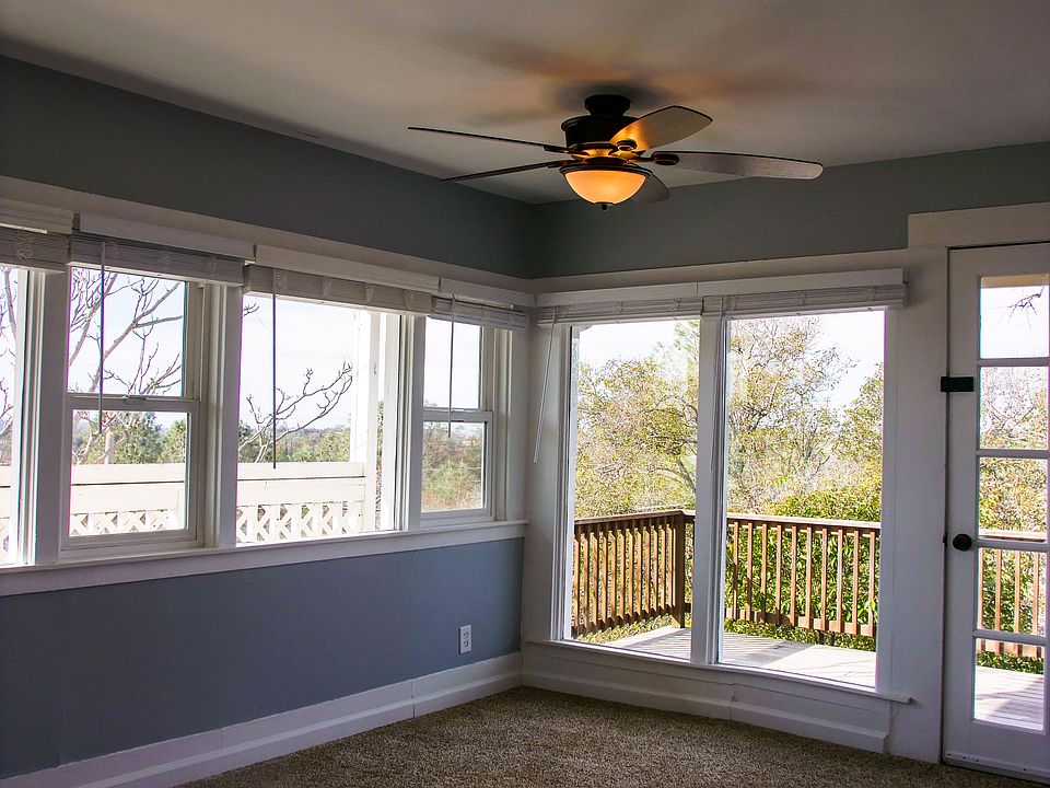 Unit C - Livingroom