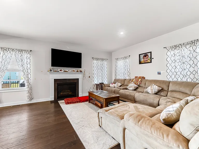 305 Goodwick Dr — Photo 18