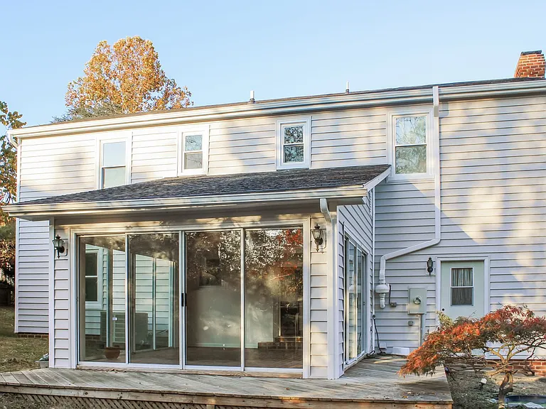 1205 Bixham Ln — Photo 16