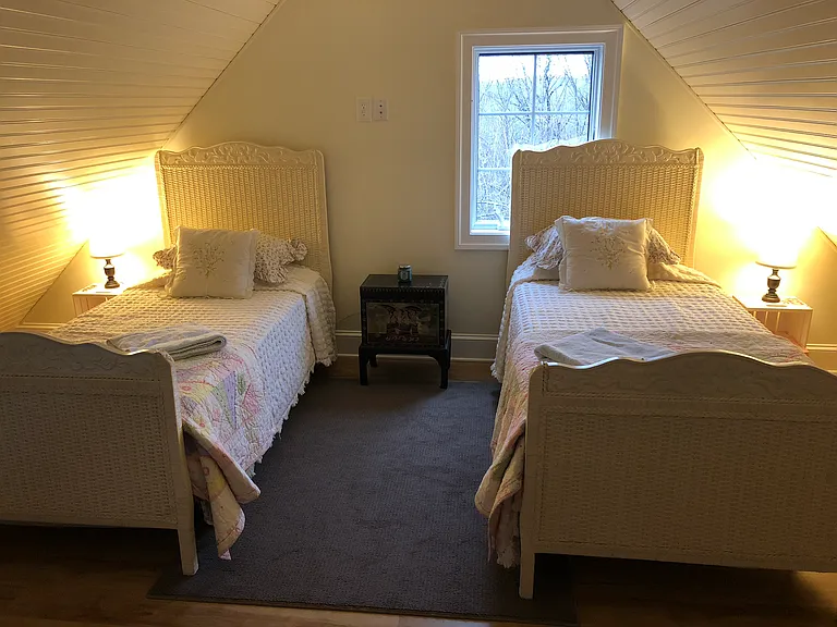130 Sarah Dr — Photo 3