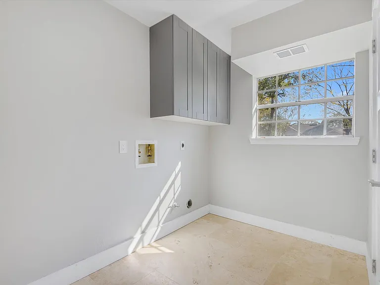 3642 Aldergrove Dr — Photo 7