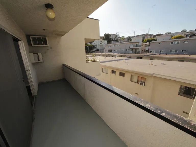 10615 Rose Ave — Photo 4