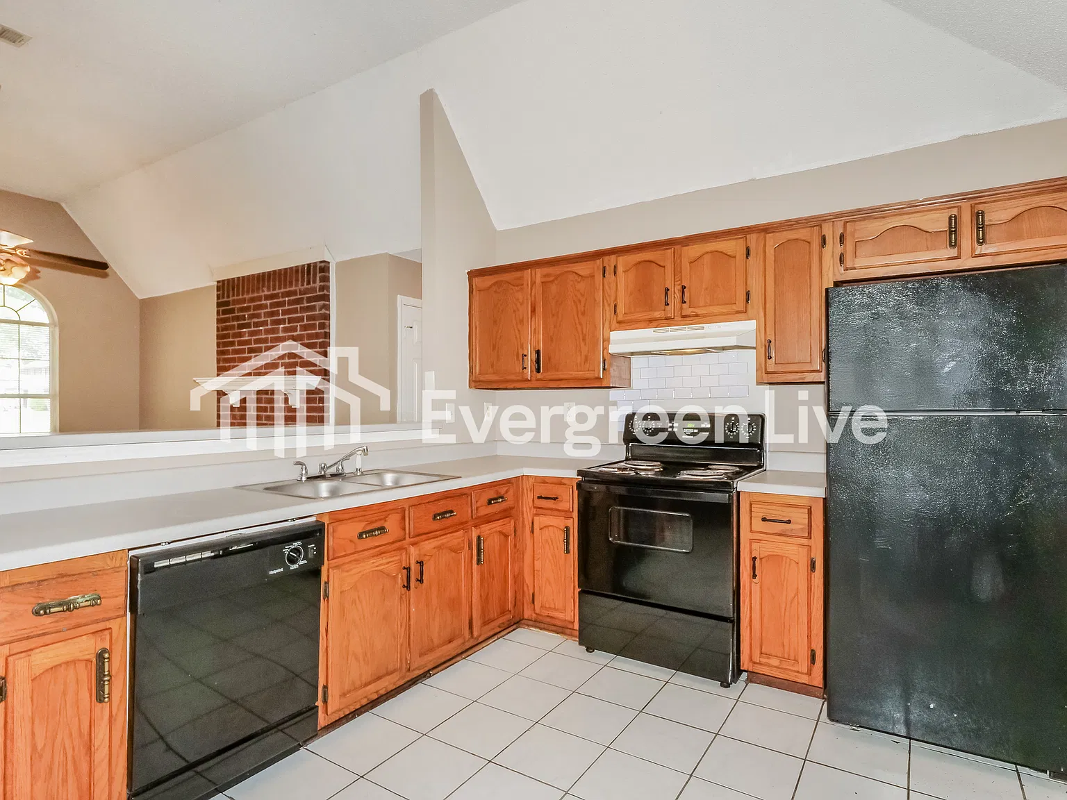 3 bed, 2.0 bath, 1100 sqft, $1,345 — Photo 4