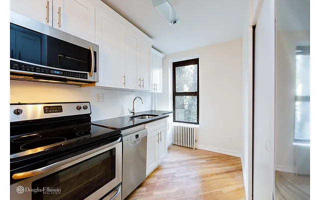 Rented by Douglas Elliman | media 19