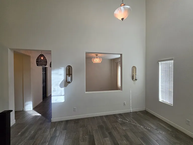 2756 E Hickory St — Photo 3