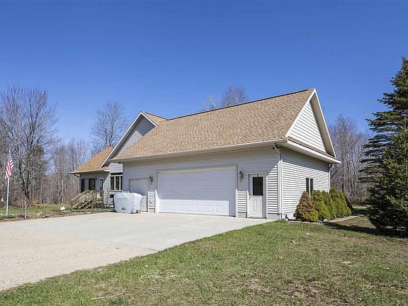 3rd image of 3063 Bear Ln NE