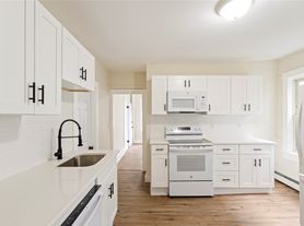 9 Woodbine St, Providence, RI