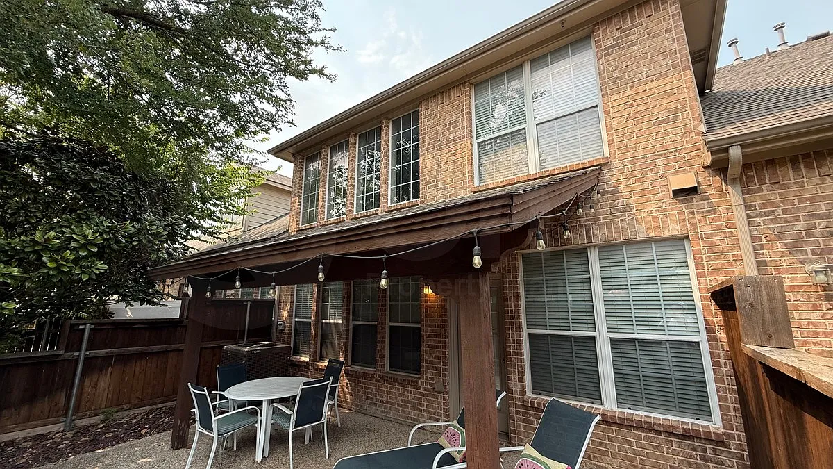 3 bed, 2.5 bath, 1667 sqft, $2,600 — Photo 4