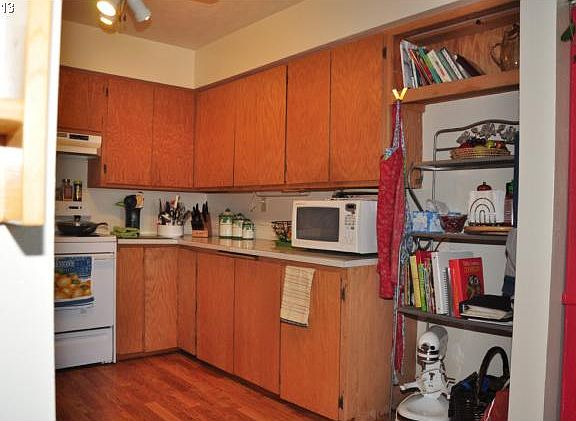 4th image of 602 Donald St #1