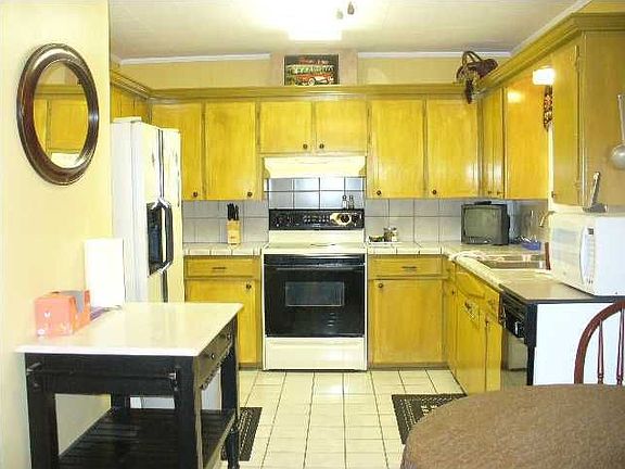 4th image of 1011 Louis Cir