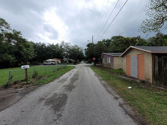 4th image of 708 Lexington Blvd