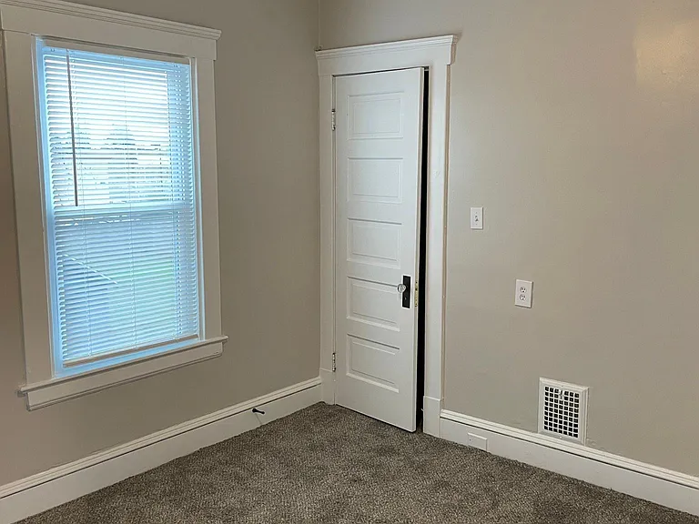 1523 Coutant Ave — Photo 21