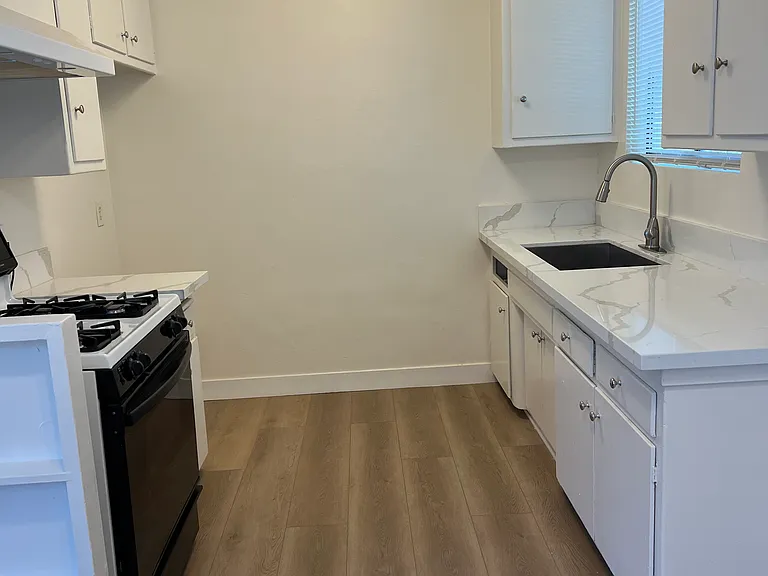 8415 Amigo Ave #6 — Photo 2