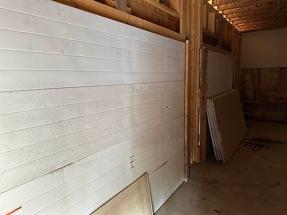 3rd image of 1239 Lakloey Dr
