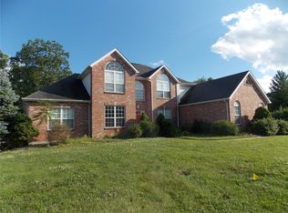 5020 Country Club Dr, High Ridge, MO 63049