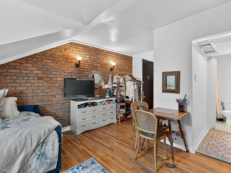 406 W 22nd St #5R — Photo 3
