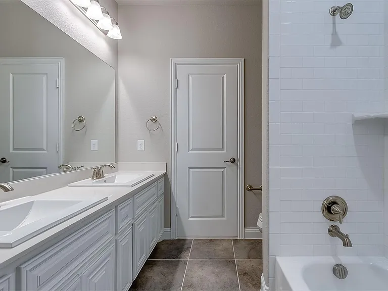 3323 Royal Ridge Dr — Photo 26