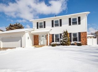 1043 Tennessee Ln, Elk Grove Village, IL 60007