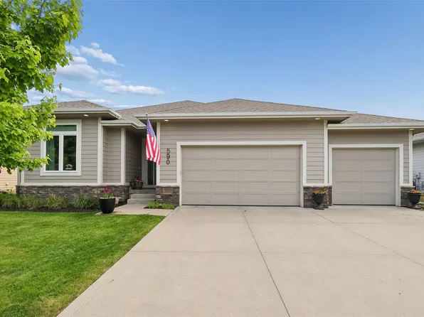 590 NE Meridian Dr, Waukee, IA 50263