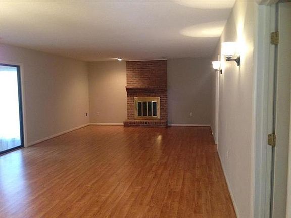 4th image of 29 Garden Villa Dr