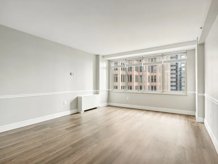 The Windsor Apartments — Photo 17
