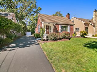 684 Euclid Ave, Glen Ellyn, IL 60137