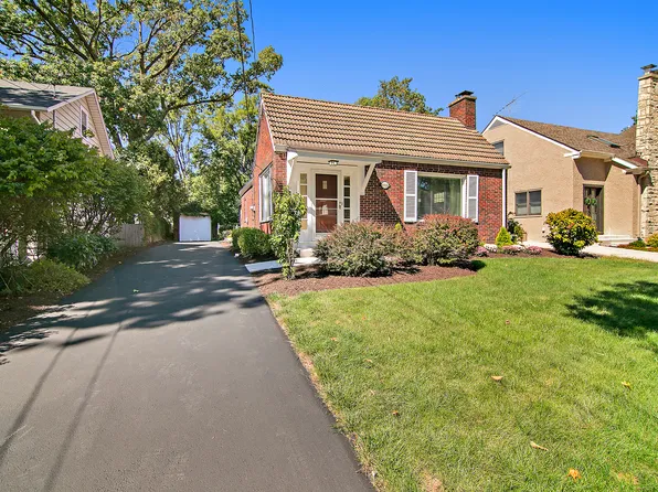 684 Euclid Ave, Glen Ellyn, IL 60137