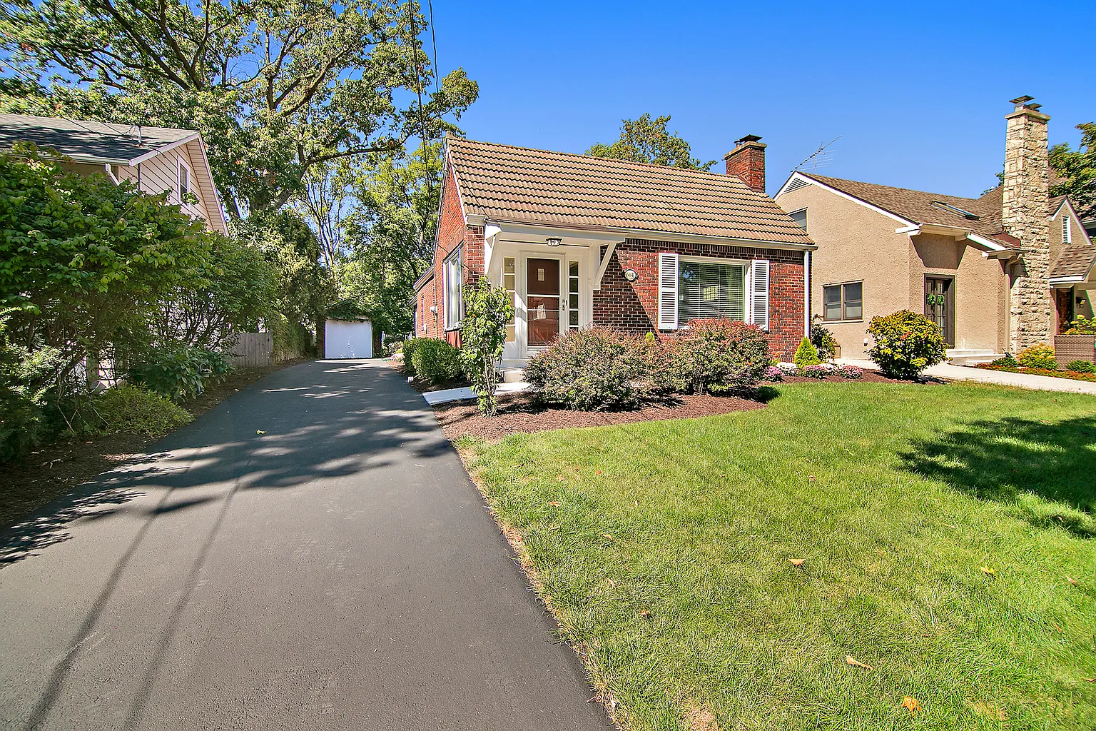684 Euclid Ave photo 1