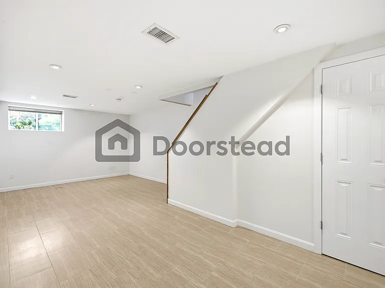 40 Brook St — Photo 20
